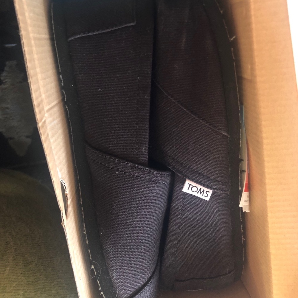 Brand new black Toms
